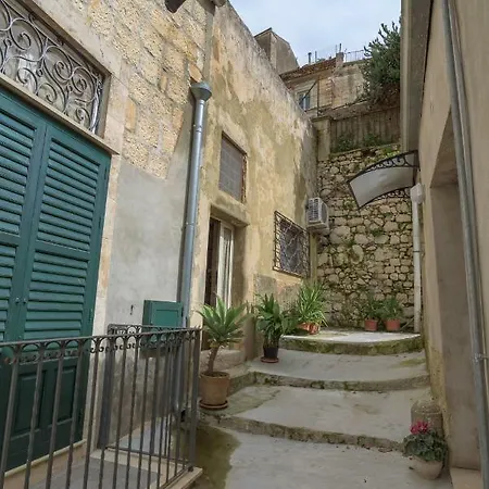 Vico Manenti 3* Modica